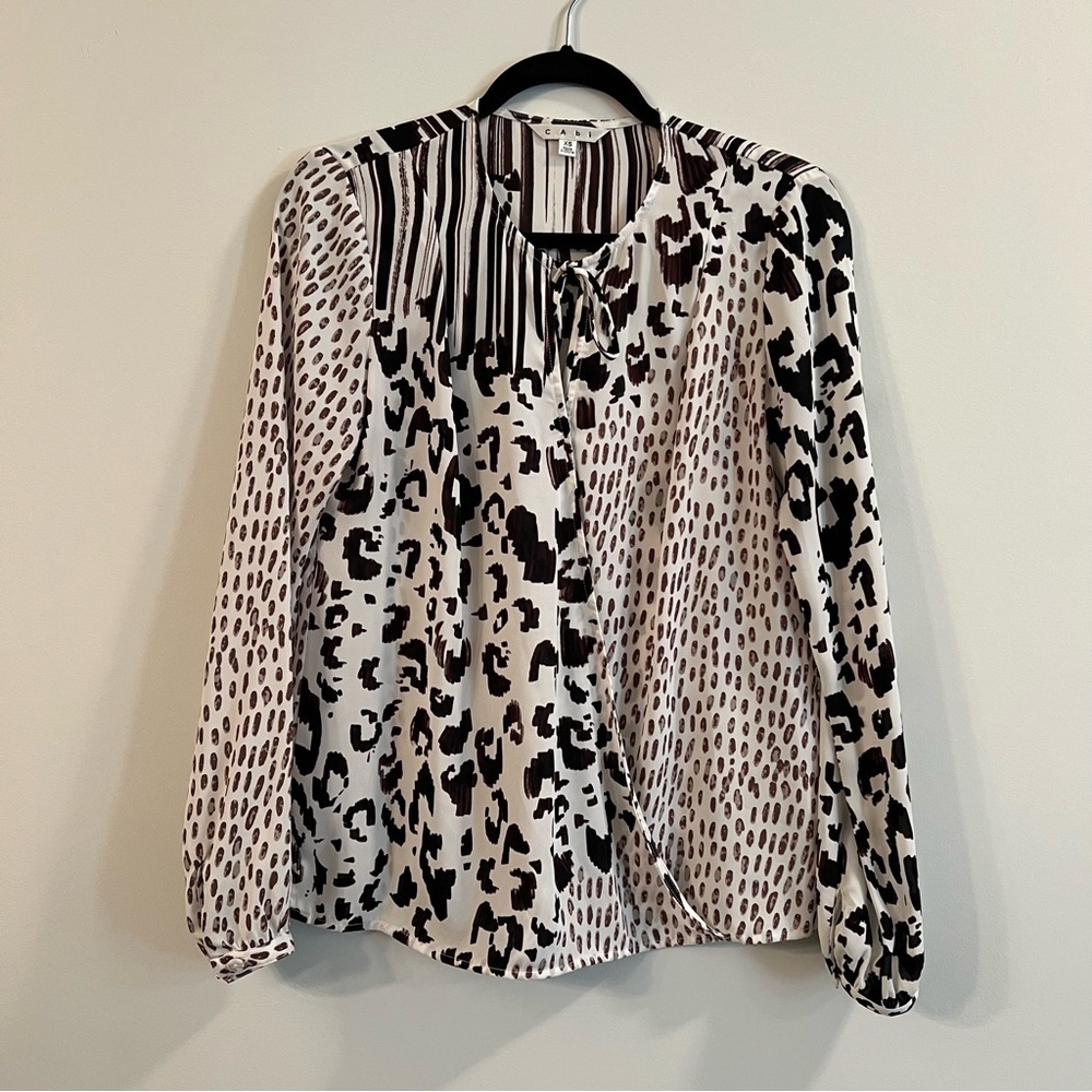 Women’s CAbi black leopard printed long sleeve crossover faux wrap blouse sz XS